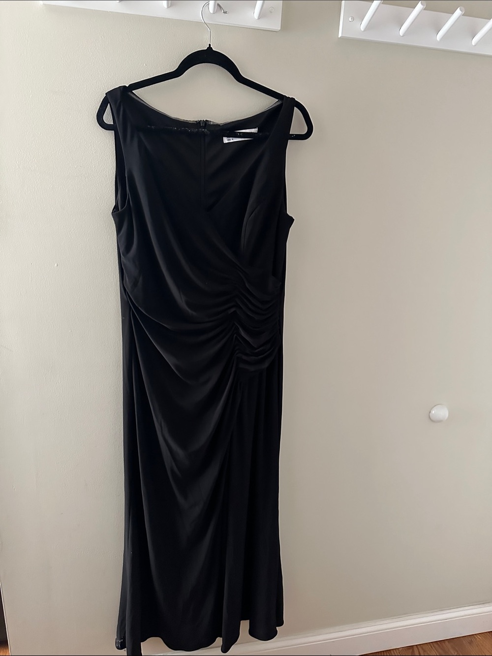 Mac Duggal Black Sleeveless Ruched Midi Dress